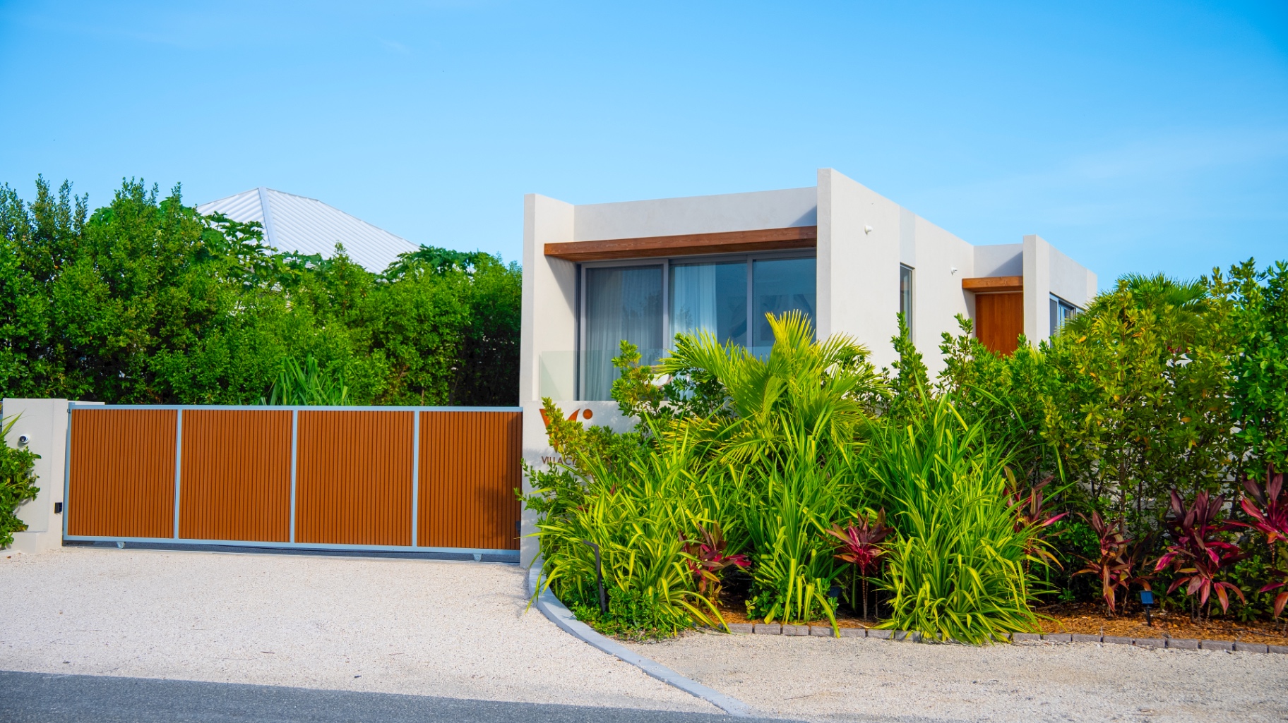 Villa Cyan exterior and gated driveway viewed from the street
