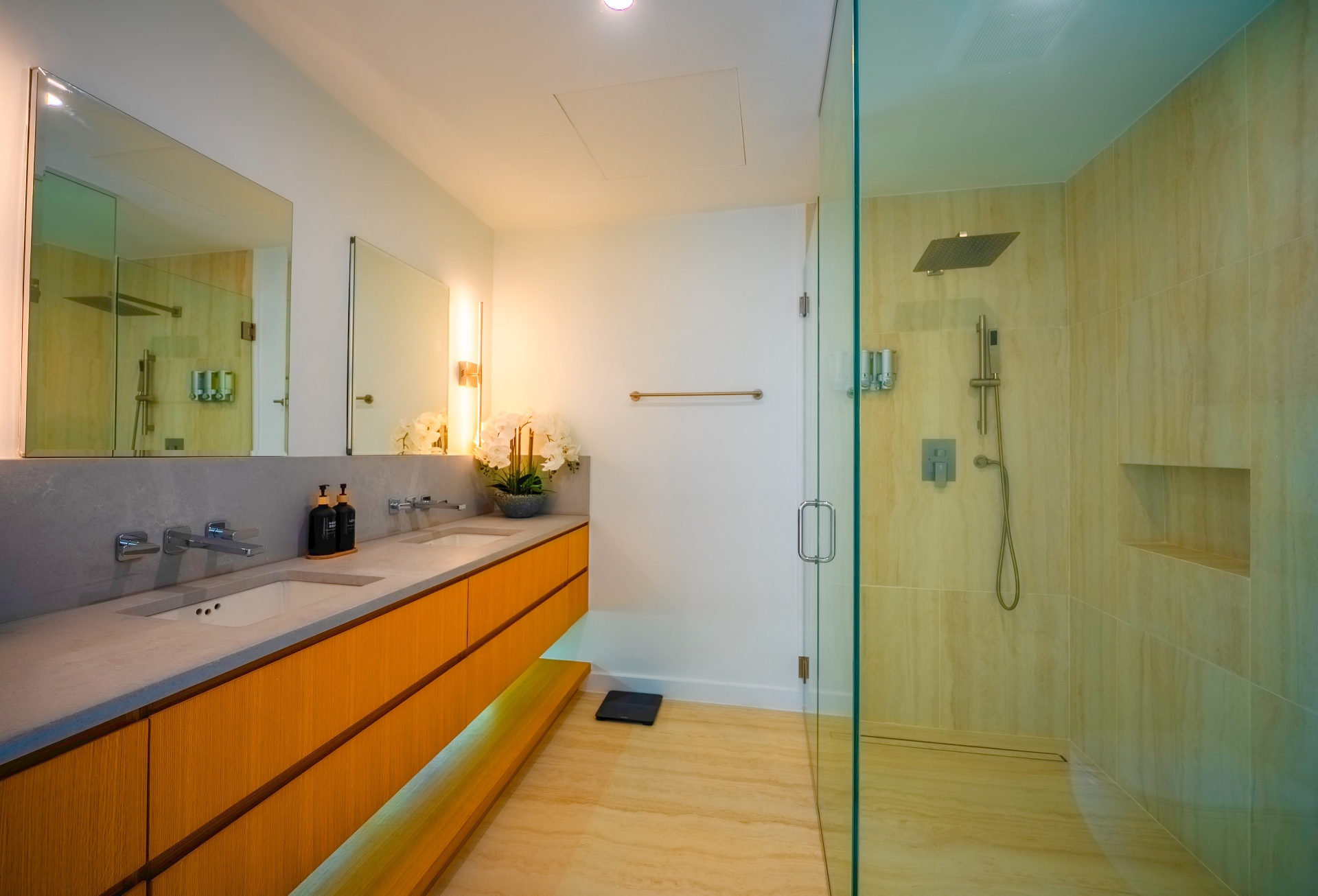 Villa Cyan bathroom with double vanity and walk-in rainfall shower